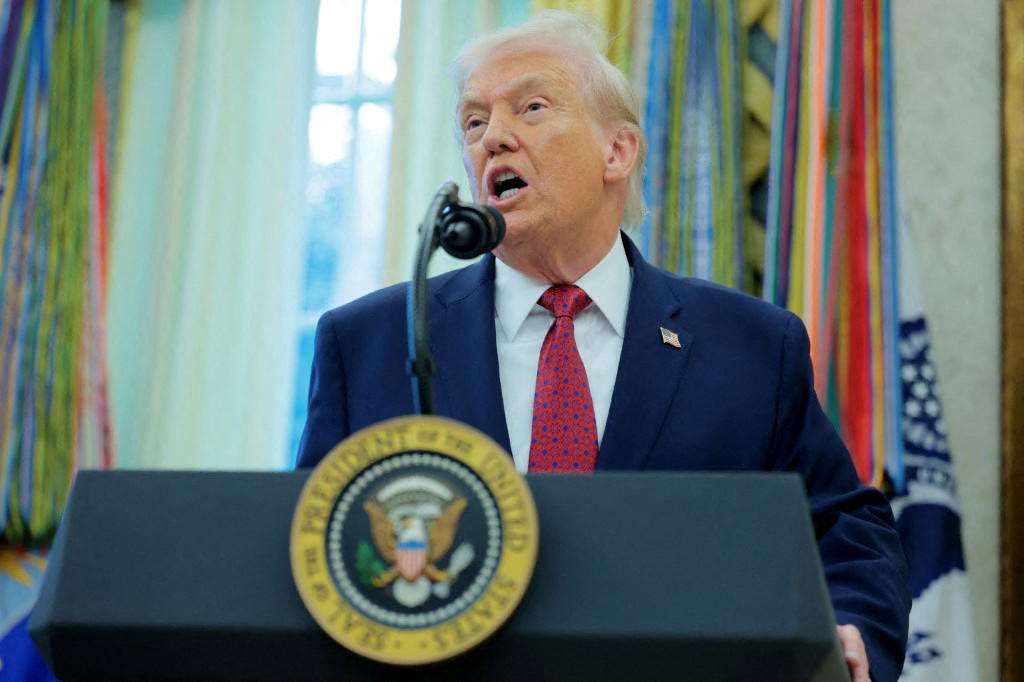Trump refuses to rule out war with Venezuela