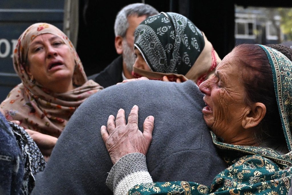 Suicide blast at Pakistan mosque kills at least 31, wounds 169