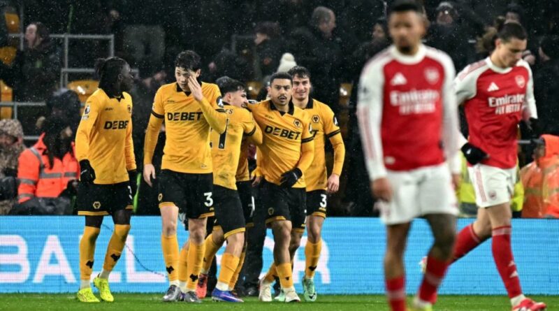 Arsenal slip again in title race, held to 2-2 draw at Wolves