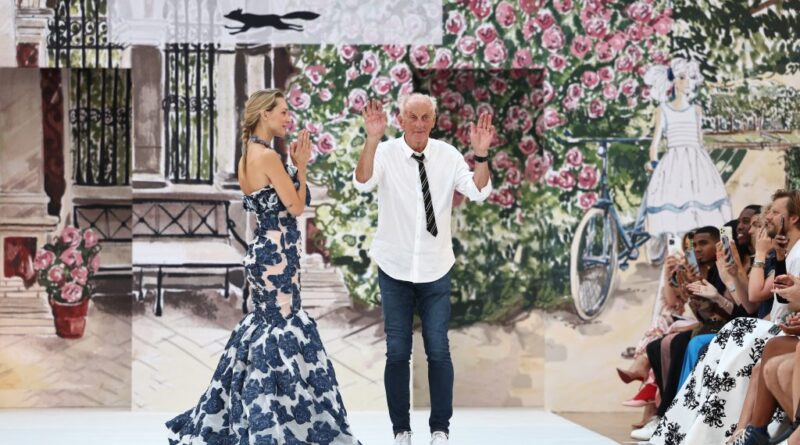 London fashion week opens with tribute to one of its greats
