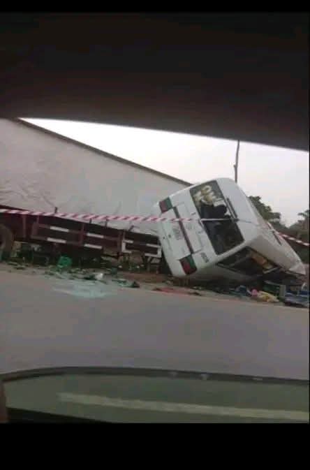 14 wedding guests die in auto crash in Abia