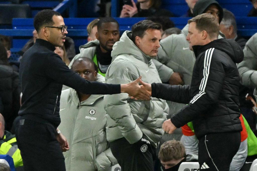 Rosenior unhappy with referee after bizarre huddle incident in Chelsea loss