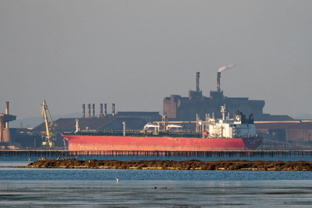 UK allows US to use bases to strike Iranian sites targeting Hormuz