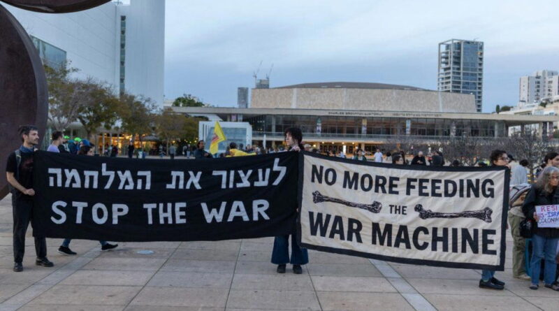 Hundreds of Israelis protest against war, clash with police
