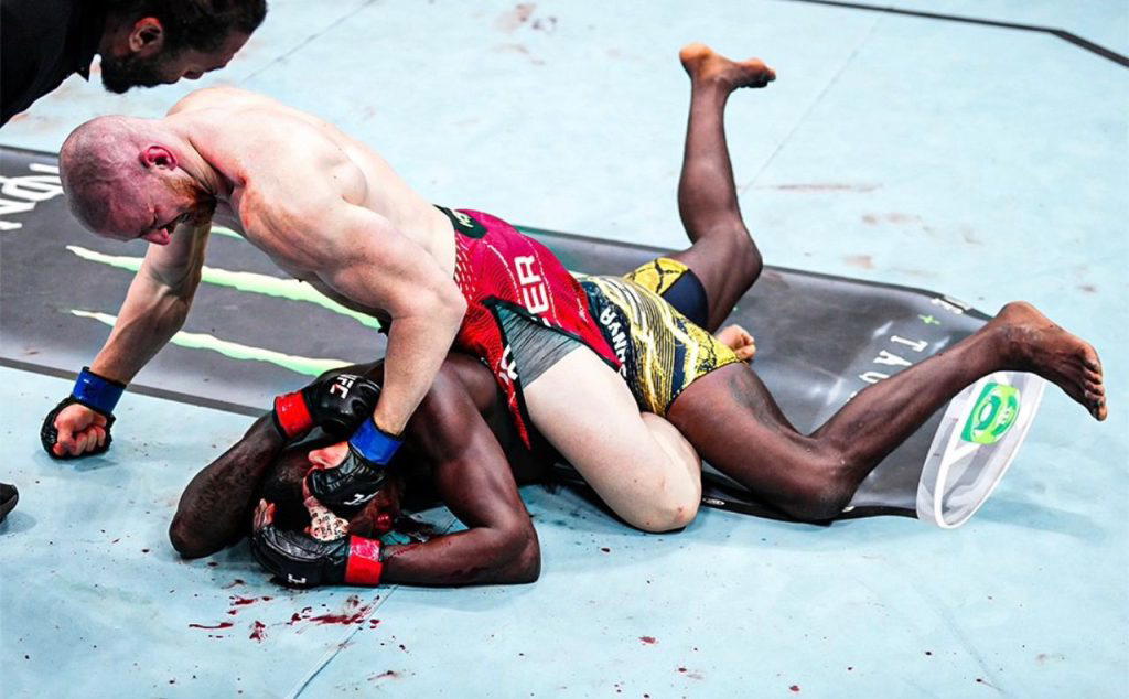 UFC: Israel Adesanya losses to Joe Pyfer, his 4th in a row