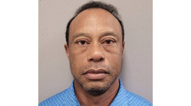 Tiger Woods says was looking at phone before crash – Accident Report
