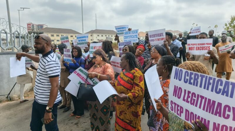 Protesters storm Body of Benchers, express outrage over inaction on deputy speaker’s case