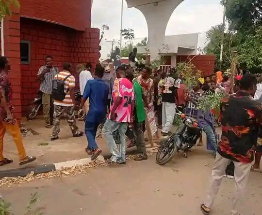 JoSTUM shuts for Easter break after students’ protest over NELFUND disbursement
