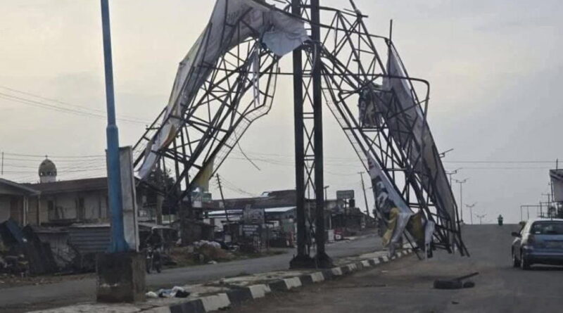 Rainstorm wreaks havoc in Osogbo; Governor Adeleke sympathises with victims