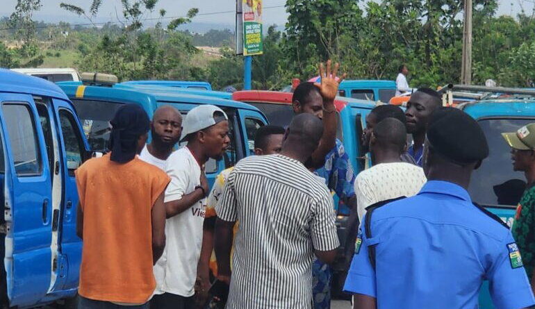 Fuel price hike : Osogbo mini-bus drivers protest, demand fare increase