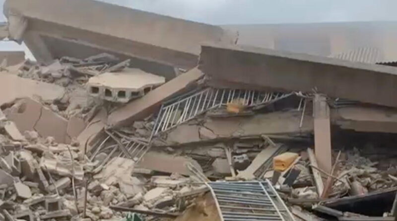 Photos: 4-storey building collapses in Lagos minutes after students’ evacuation