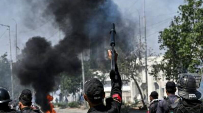At least 22 killed, 120 injured as protesters storm US consulate in Pakistan