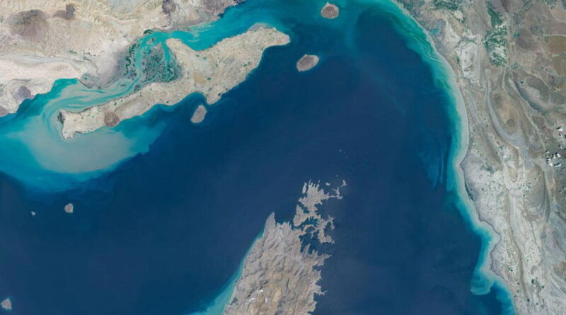 Iran says final deal still far off as Strait of Hormuz remains closed