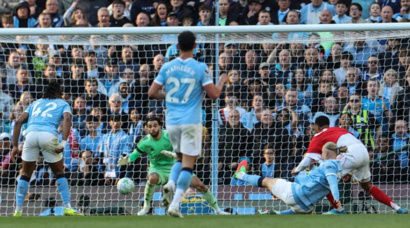Man City beat Arsenal 2-1 to close gap at Premier League summit