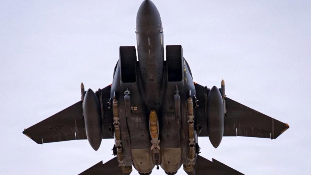 Iran, US race to find crew member of crashed American fighter jet