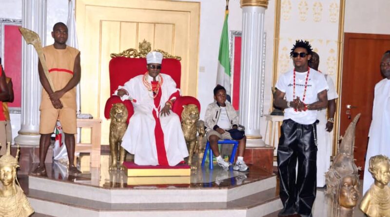 Shallipopi at Oba of Benin palace