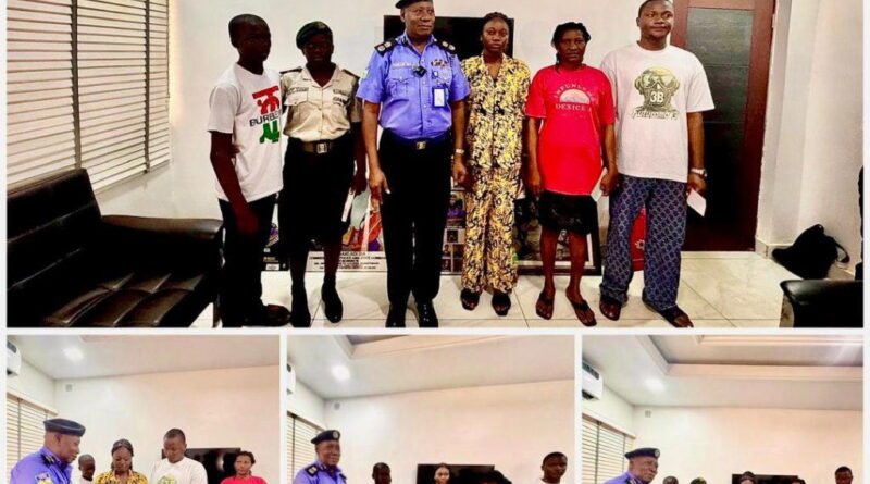 Police detain 4 over military uniform in Abia