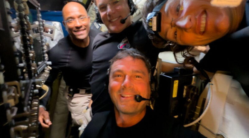 Artemis and ISS astronauts share celestial call