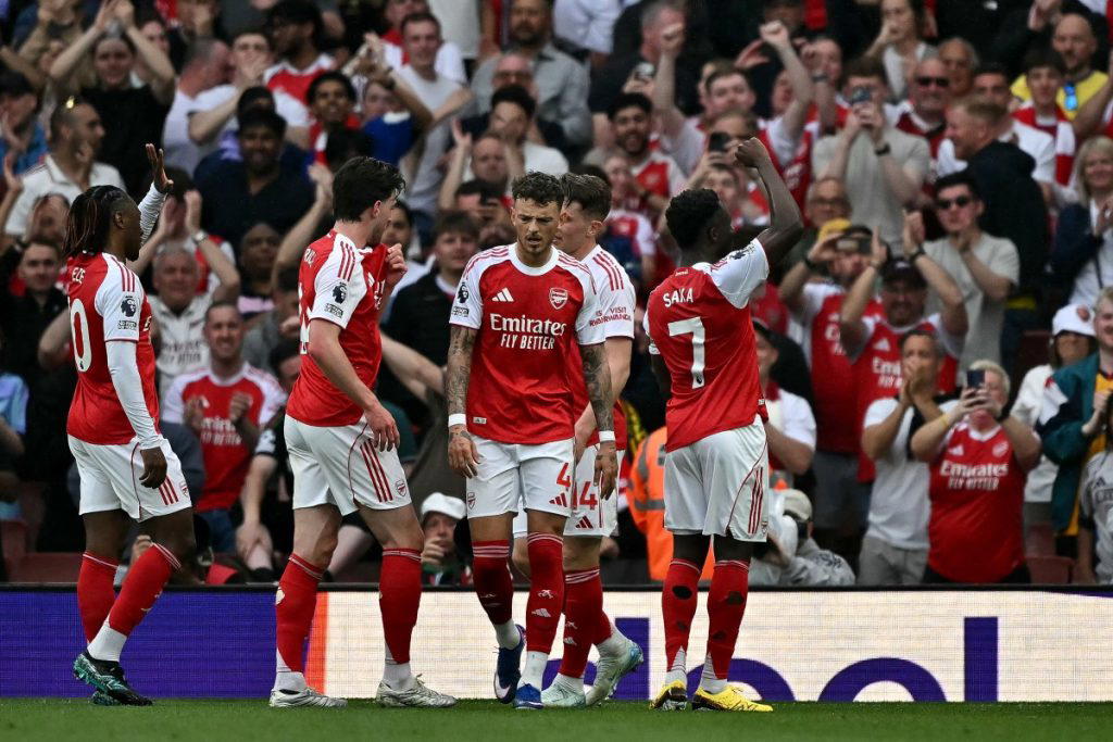 Arsenal go six points clear as Gyokeres double sinks Fulham