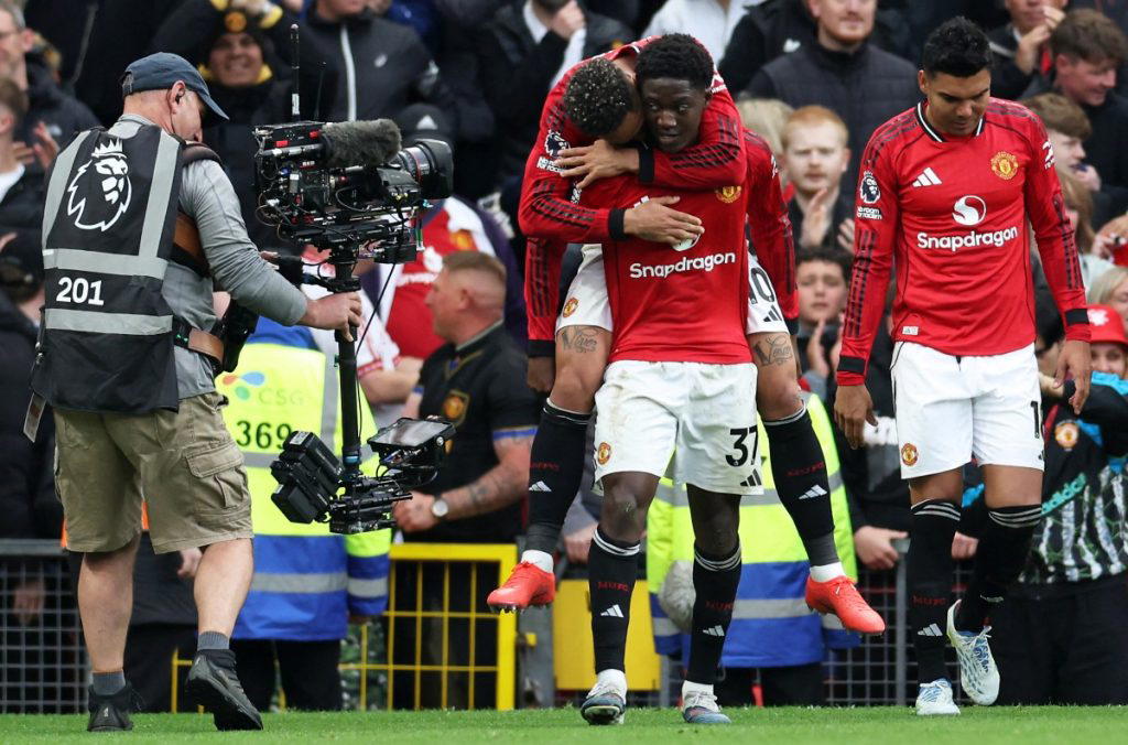 Man United beat Liverpool 3-2 to secure Champions League qualification