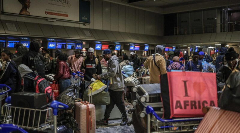 First 300 Ghanaians leave S’Africa after xenophobic tensions