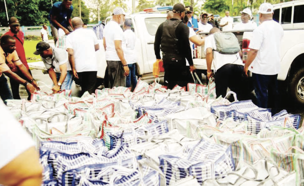 Hundreds of vulnerable Rivers residents defy rain for free food 