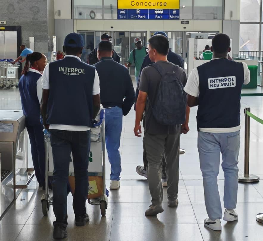 Nigeria police extradite Chinese suspect in $245 million fraud case