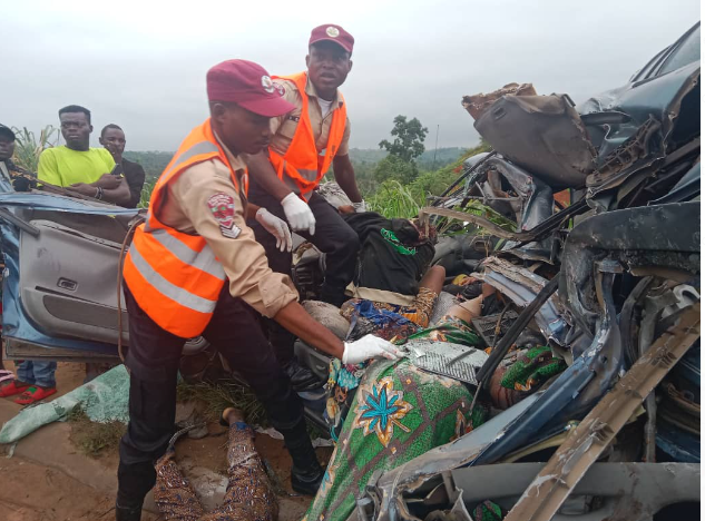 11 die as vehicle plunges off Ogun bridge