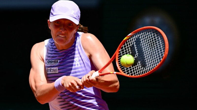 Swiatek races into French Open second round
