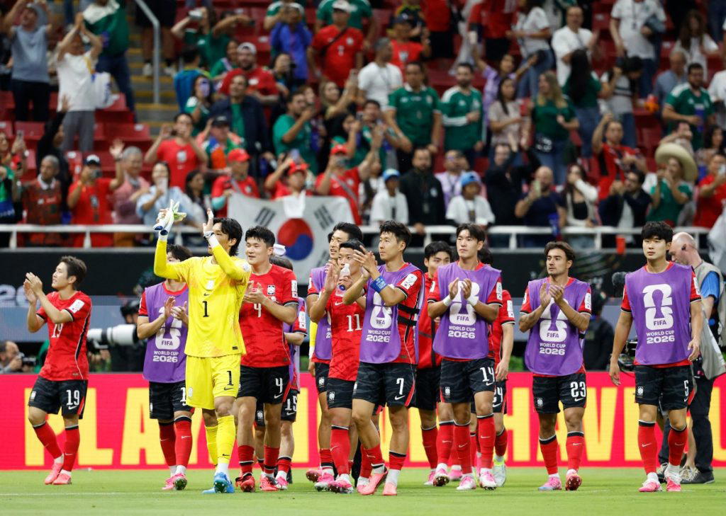 South Korea defeat Czech Republic 2-1 to make strong World Cup start