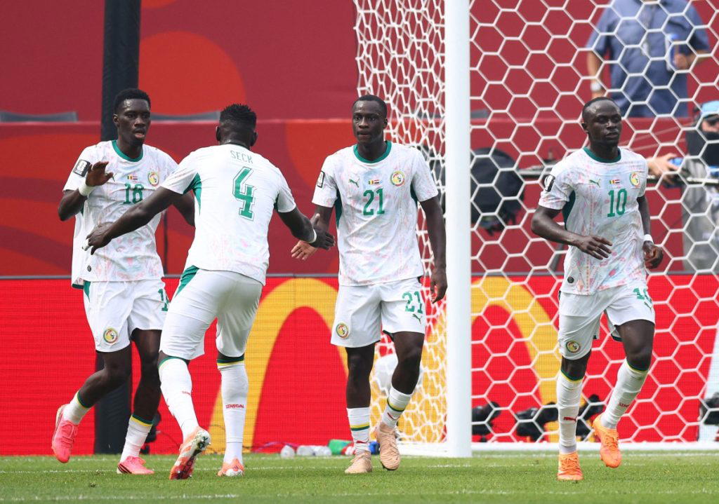 Senegal thrash Iraq 5-0 to keep World Cup hopes alive