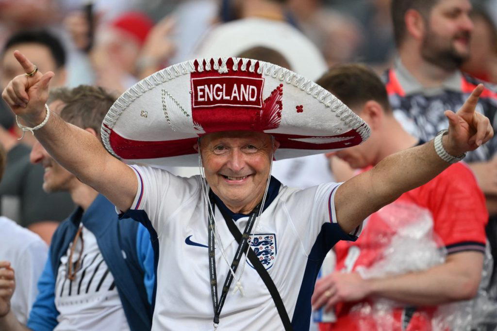 Saka, Rashford start as Rice rested for England at World Cup