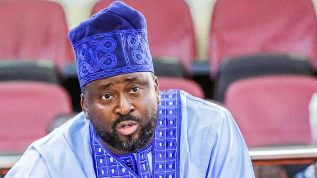 ‘My own kind of politician, I don’t steal money’ – Desmond Elliot