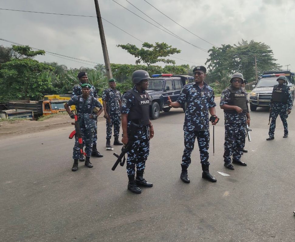 Mob kills woman accused of child theft, burns body in Kaduna