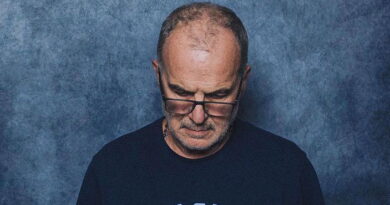 Why I looked downwards in World Cup photo – Uruguay coach Bielsa