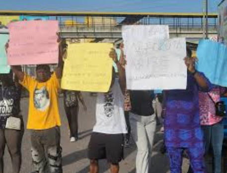Abeokuta residents protest, seek release of abducted Oyo school children