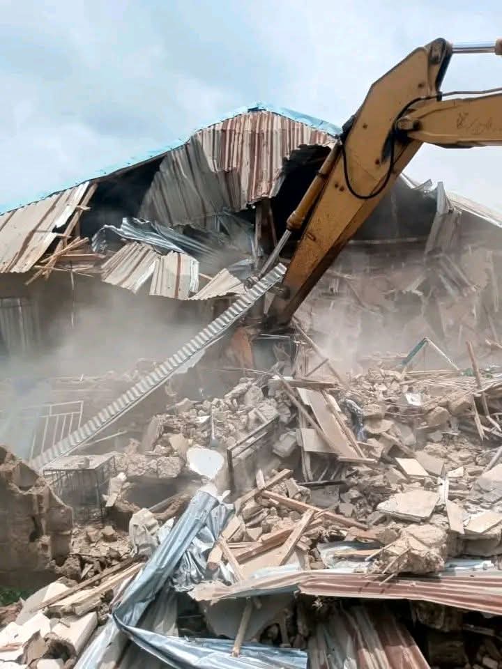 Photos: Oyo govt demolishes building used by Adelabu family’s kidnappers