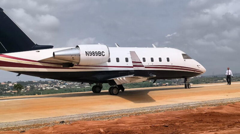 FG probes landing of aircraft on Delta roadway