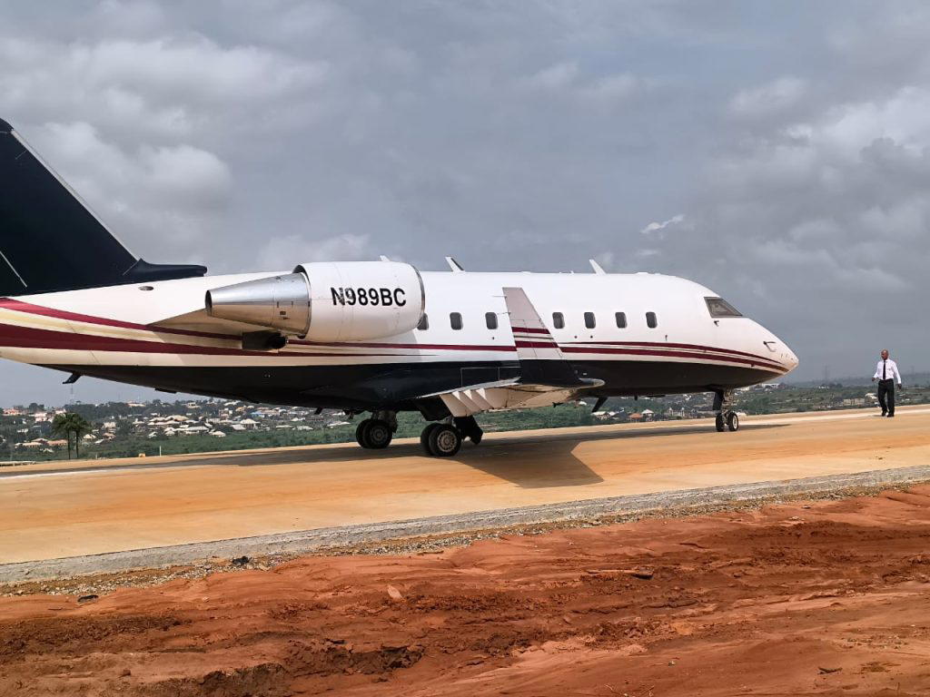 FG probes landing of aircraft on Delta roadway
