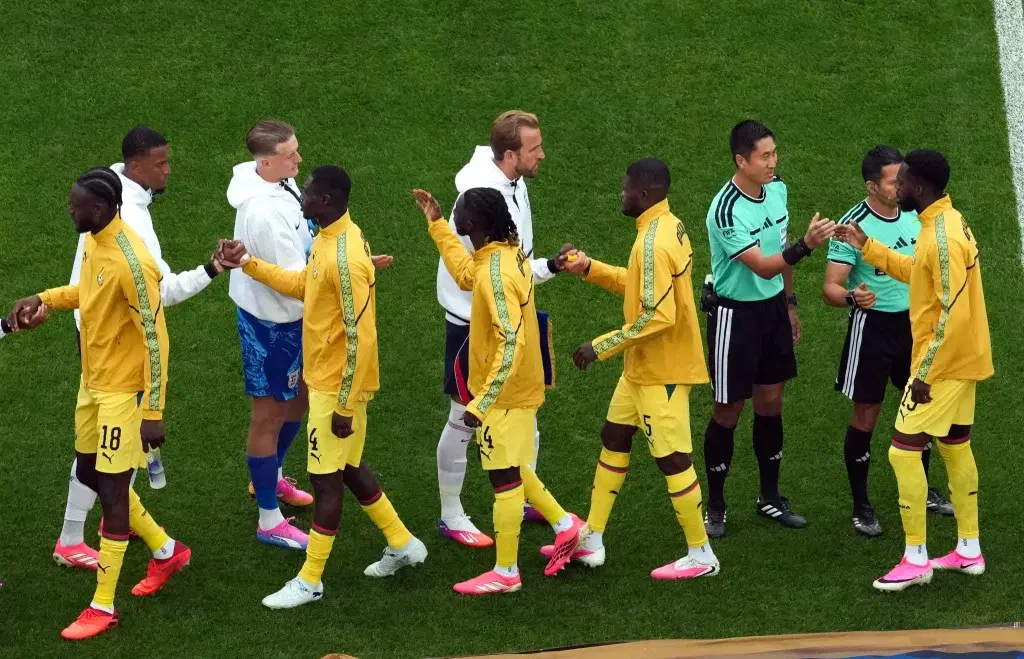 Video: Djed Spence ‘snubs’ Partey during World Cup handshakes