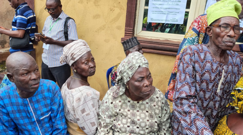 Photos: PDP candidate arrives polling unit as elderly voters await accreditation in Ikere Ekiti