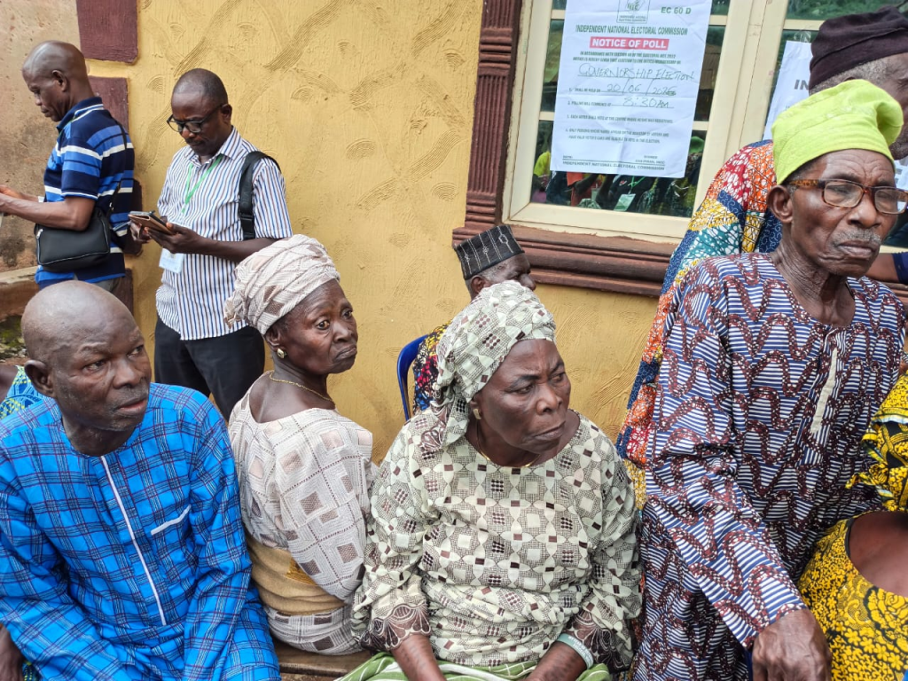 Photos: PDP candidate arrives polling unit as elderly voters await accreditation in Ikere Ekiti