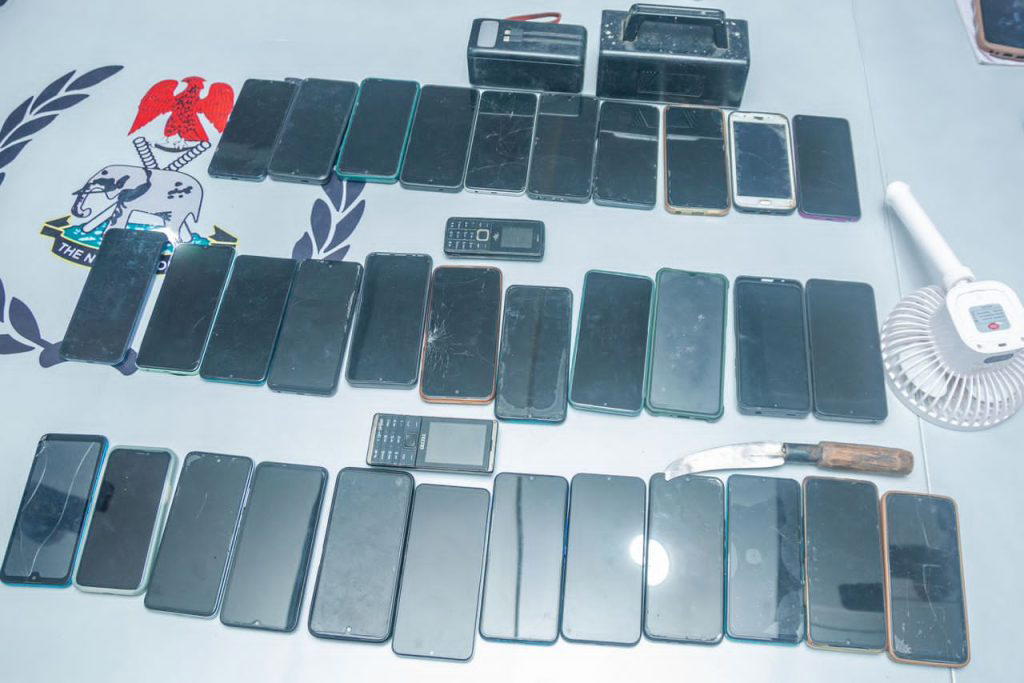 Police smash phone robbery syndicate, recover 34 stolen phones in A’Ibom