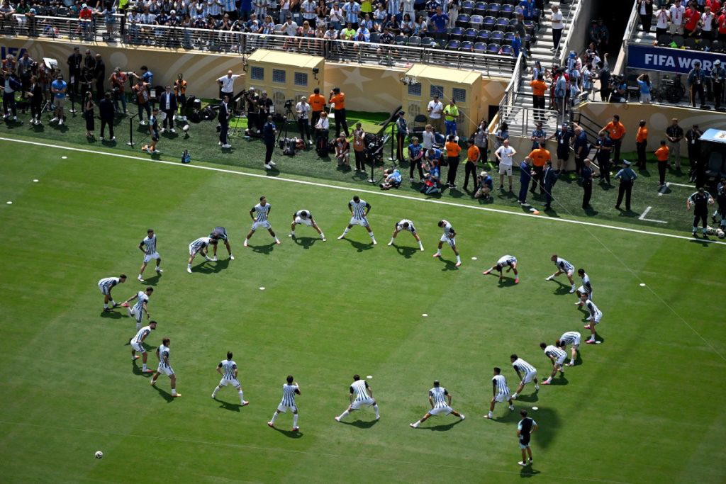 Argentina make three changes in starting line up, Spain name same team
