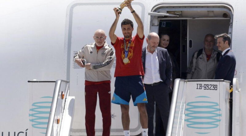 Plane carrying Spain’s World Cup winning team lands in Madrid