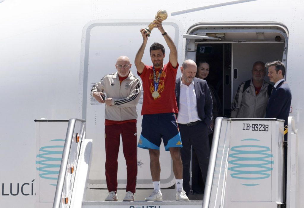 Plane carrying Spain’s World Cup winning team lands in Madrid