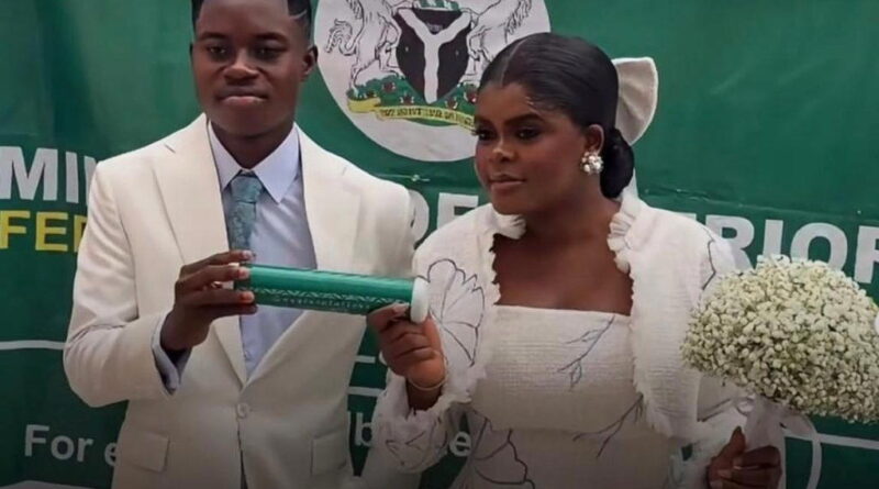 Photos: Peller, Jarvis exchange wedding vows at court ceremony