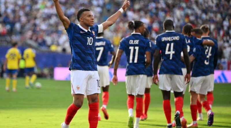 Mbappé fires back at Paraguayan senator after racist abuse