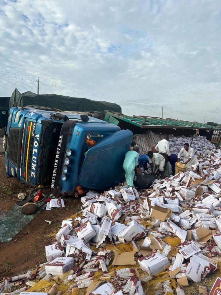 15 die, 17 injured in Kwara trailer
