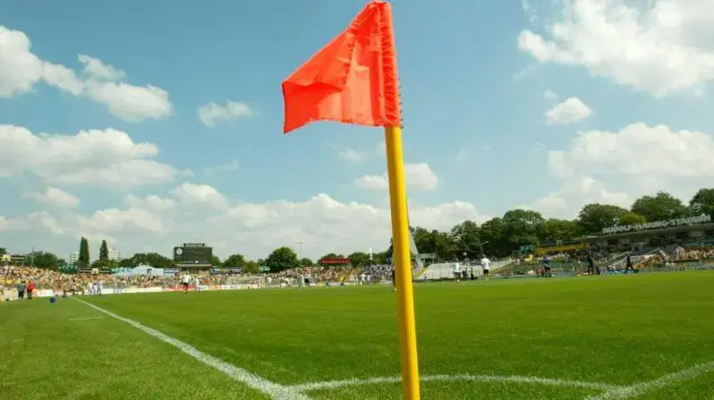 Female referee suffers concussion after trying to stop player brawl